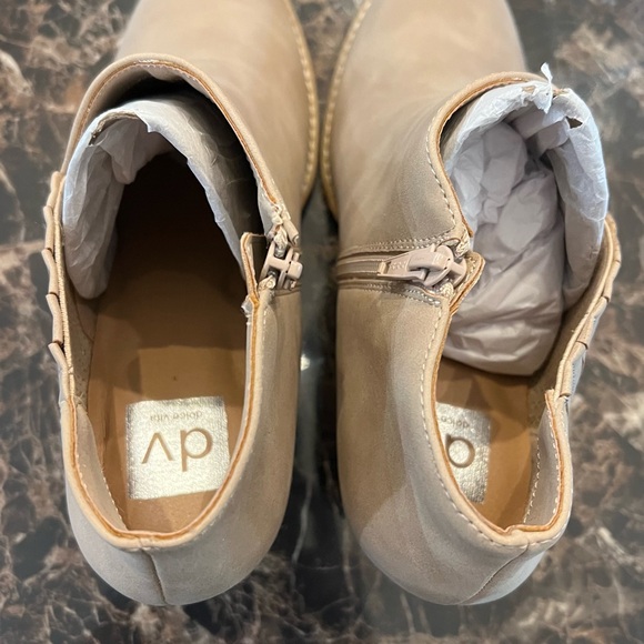 Sassy wedges to add to your Fall wardrobe! Brand new and never worn! - Picture 2 of 6